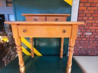 Retro Schreibtisch Tisch Eichenholz Massiv Alt Vintage Hessen - Groß-Gerau Vorschau