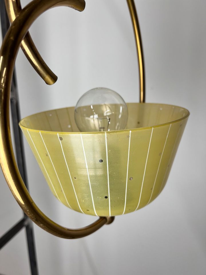 50er Jahre Vintage Hängelampe Küchenlampe Deckenlampe Messing goldfarben gelbes Glas Seltenheit Mid Century Design Westgermany in Berlin