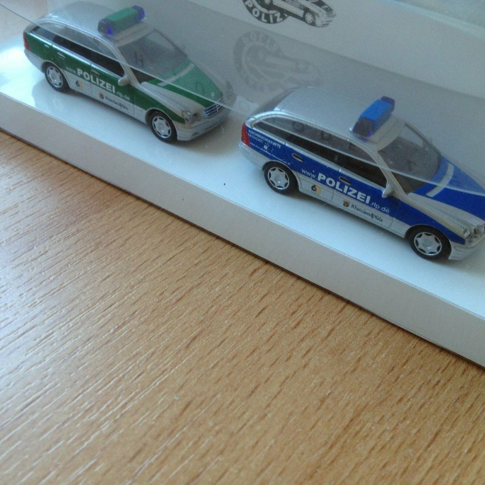 Busch Modelle, Mercedes-Benz C-Klasse, Polizei-Set, 1:87 in Freising