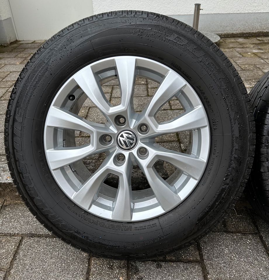 4 Original VW Alufelgen mit BS Sommerreifen 245/65R17, 5000km gef in Kempten