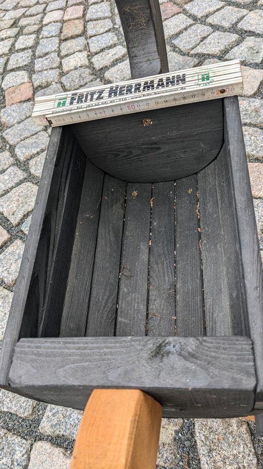 Holz-Pflanzkasten Reh zum bepflanzen. in Oelsnitz / Vogtland