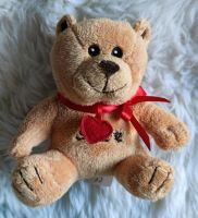 Lindt Teddy Bär Teddybär mit Herz Kuscheltier Plüschtier 14cm NEU Nordrhein-Westfalen - Langerwehe Vorschau