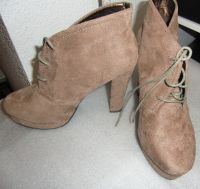 Schuhe Ankle Boots Wildleder taupe Gr. 38 Neuwertig - Absatz ca. Bayern - Mühldorf a.Inn Vorschau