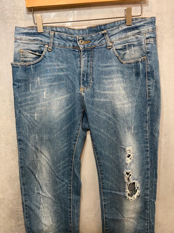 Zara Jeanshose W32 M/L Blau used destroyed ripped denim boho h&m in Saarlouis