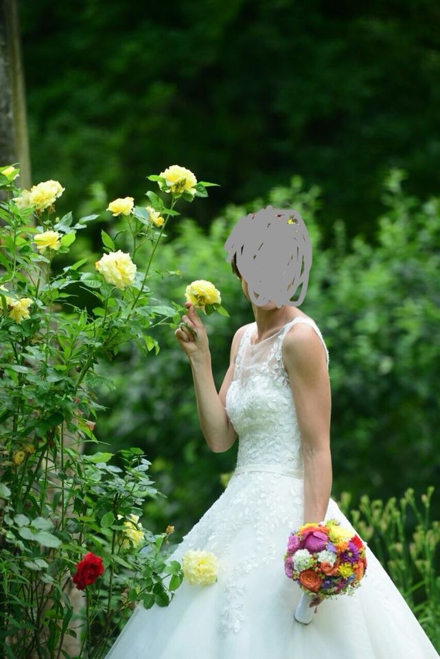 Hochzeitskleid Prinzessin, dezente Spitze in Lucka