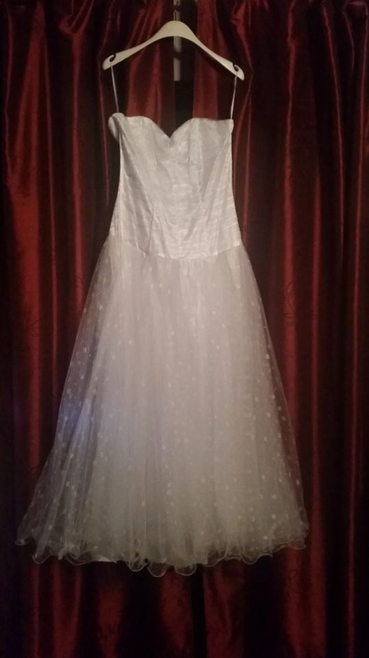 Standesamt Braut- Hochzeit- Corsagen- Kleid, Bolerojäckchen, in Lübeck