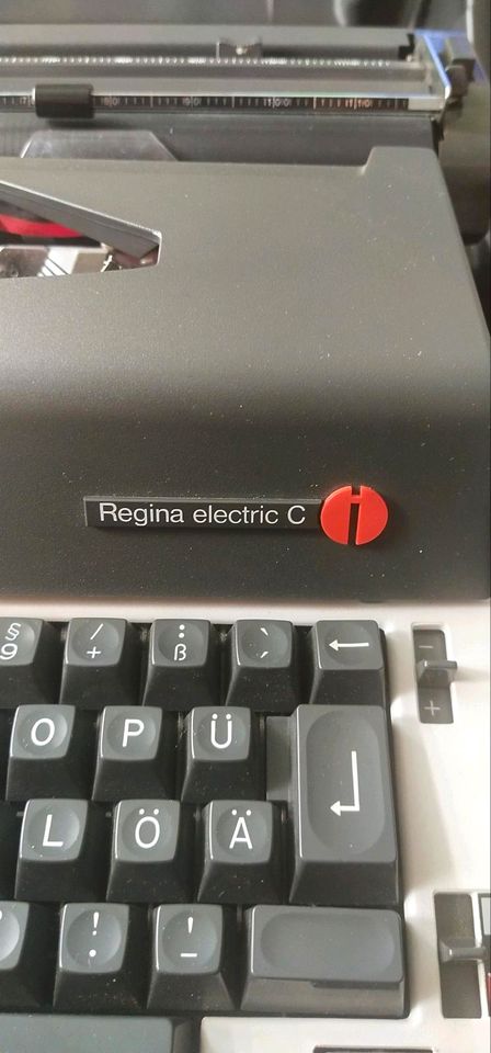 OLYMPIA Schreibmaschine Regina electric C mit Koffer in Gelsenkirchen