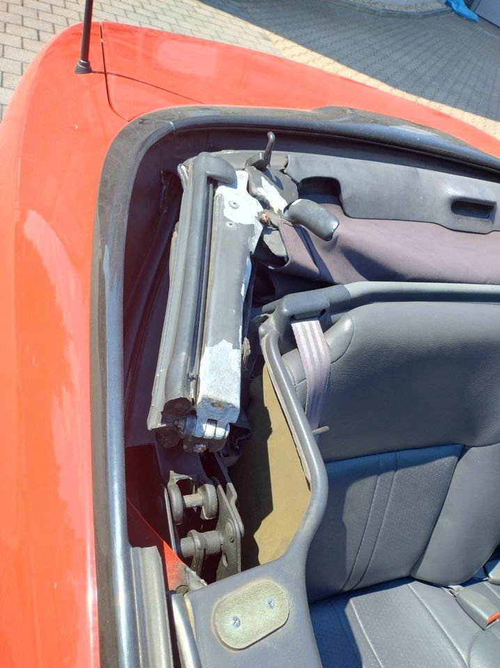 Chrysler Sebring Cabrio 2.5 LX, rot in Offenburg