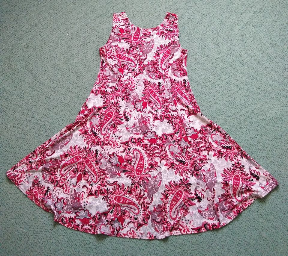 Kleid mit Paisley Muster Gr.38 in Planegg