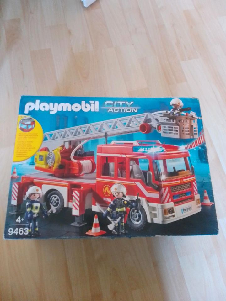 2 Playmobil Feuerwehrautos 9463 + 4820 in Hildesheim