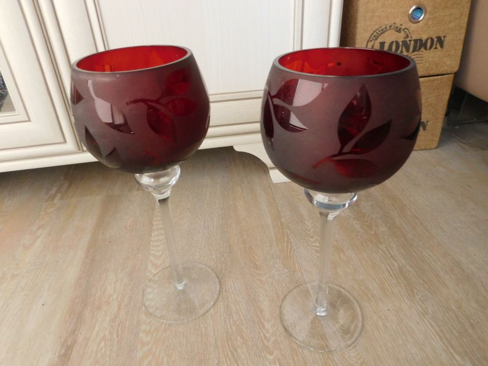 großes Weinglas Kelch Pokal Glas Teelicht Stielglas rot in Klein Rönnau