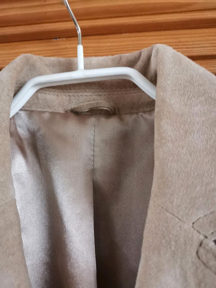 Tolle Velour-Lederjacke im Safari-Stil in Neuhofen