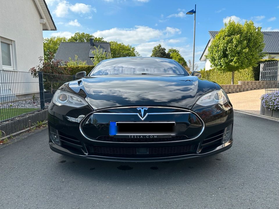 Tesla Model S70d Free Supercharging Sehr Gepflegt Bereifung Neu in Fröndenberg (Ruhr)