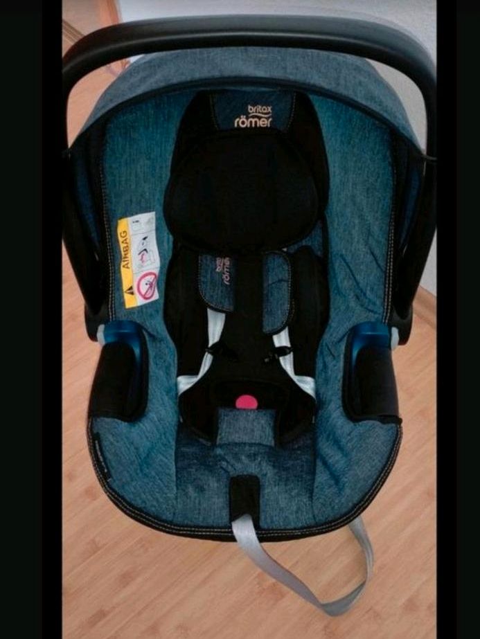 Britax Römer Babyschale Marble blue i size inkl. Autostation in Neuwied