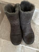 UGG-Stiefel mit Schleifen * grau * Gr. 39 Kr. Dachau - Dachau Vorschau