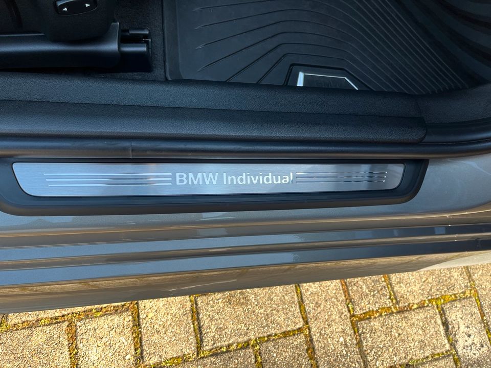 BMW 330e Garantie bis 09/2026 M Paket Hybrid in Besigheim