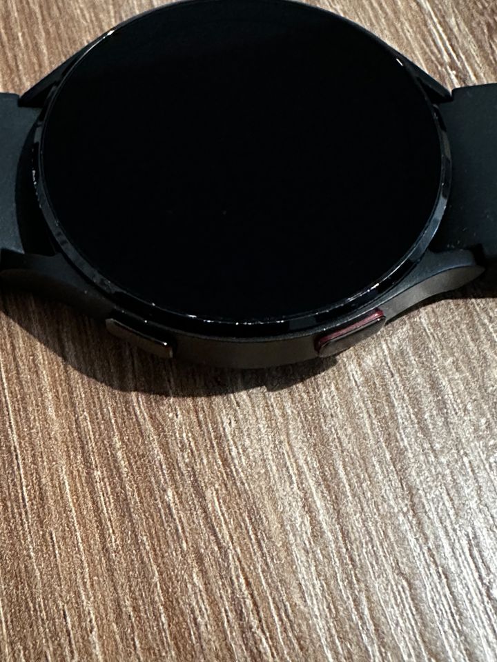 Samsung Galaxy Watch4 Bluetooth — 44 mm Smartwatch M/L schwarz in Bad Kissingen