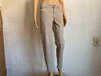 Beigefarbene Jeans von Taifun Kurzgröße Gr. 42/44 Hessen - Gießen Vorschau