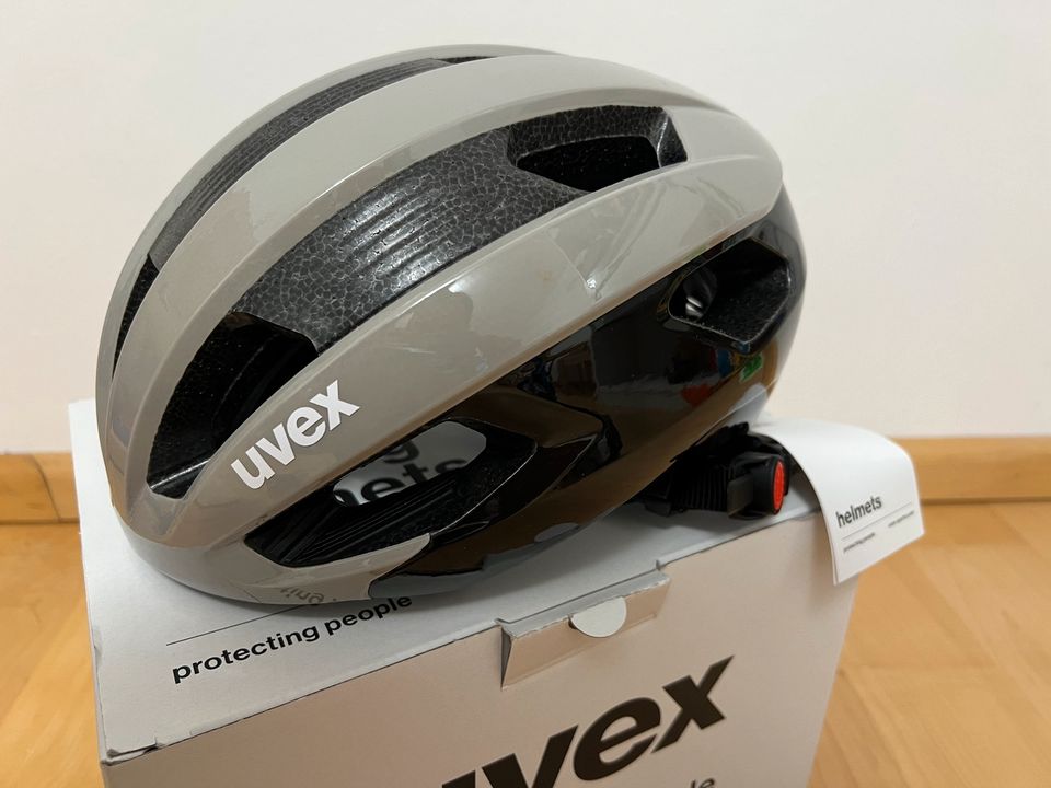 Uvex Rise Rennrad Fahrrad Helm beige/schwarz in Bad Vilbel