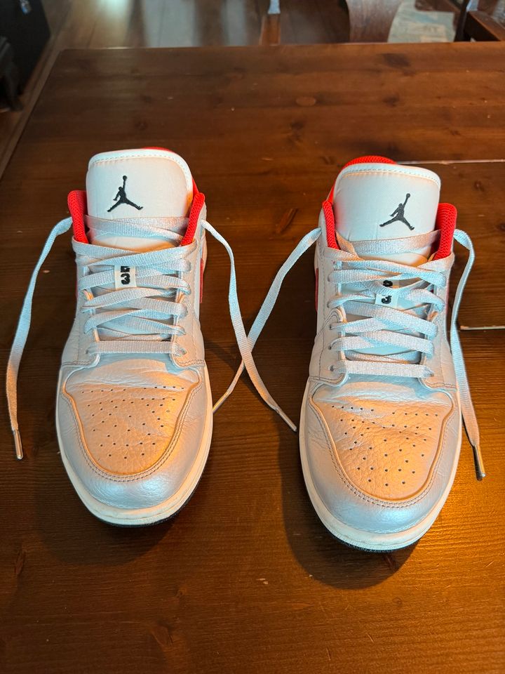 Nike Jordan Low Silber/Rot in Kaufbeuren