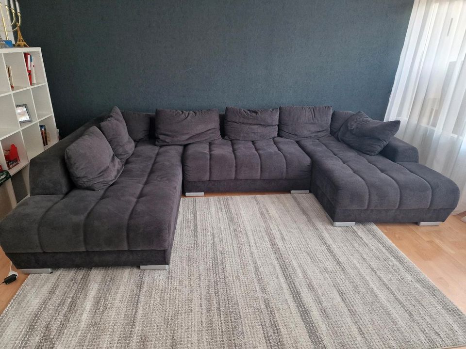 Eine große Sofa  ca 360 breit in Langenberg