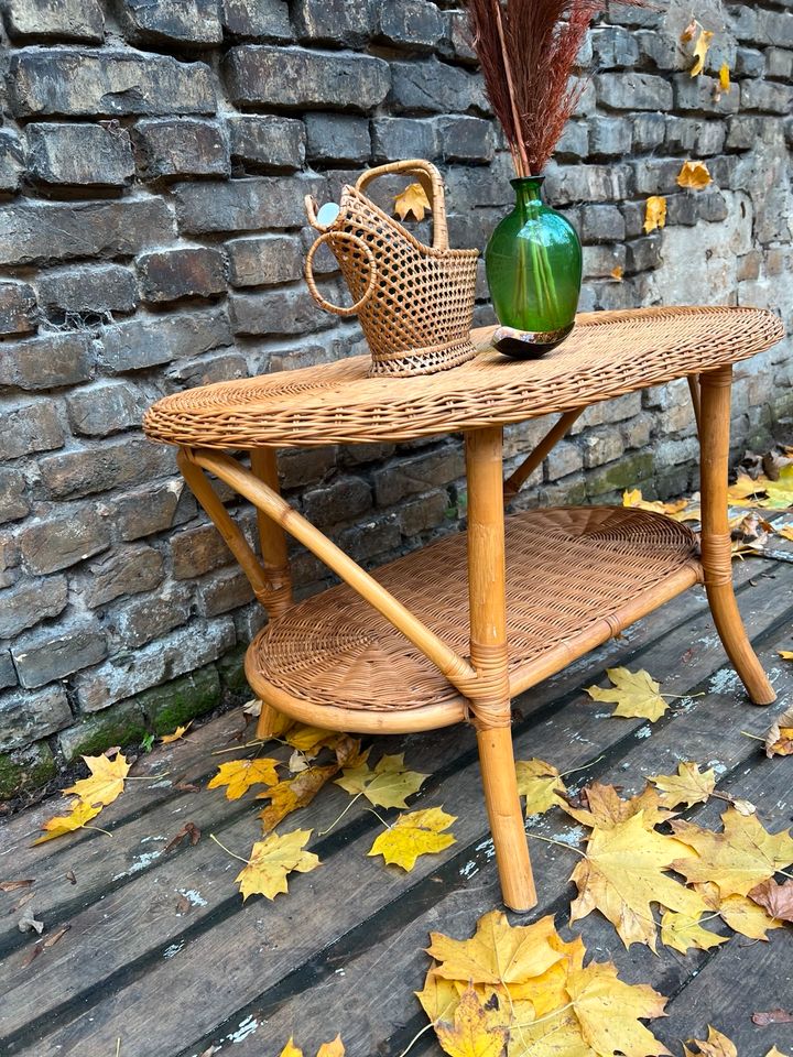 Couchtisch,ovaler Tisch,Korbtisch,Rattan,Rattantisch,Vintage in Berlin