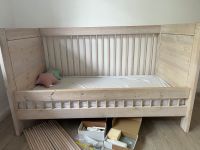 Kinderbett mit wickelkomode aus Vollholz Schleswig-Holstein - Schwentinental Vorschau