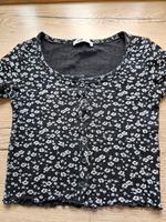 T-Shirt,kurz,schwarz/weiß/geblümt,XXS,Gr. 32,Bauchfrei, Neuwertig Sachsen - Lichtenberg Vorschau