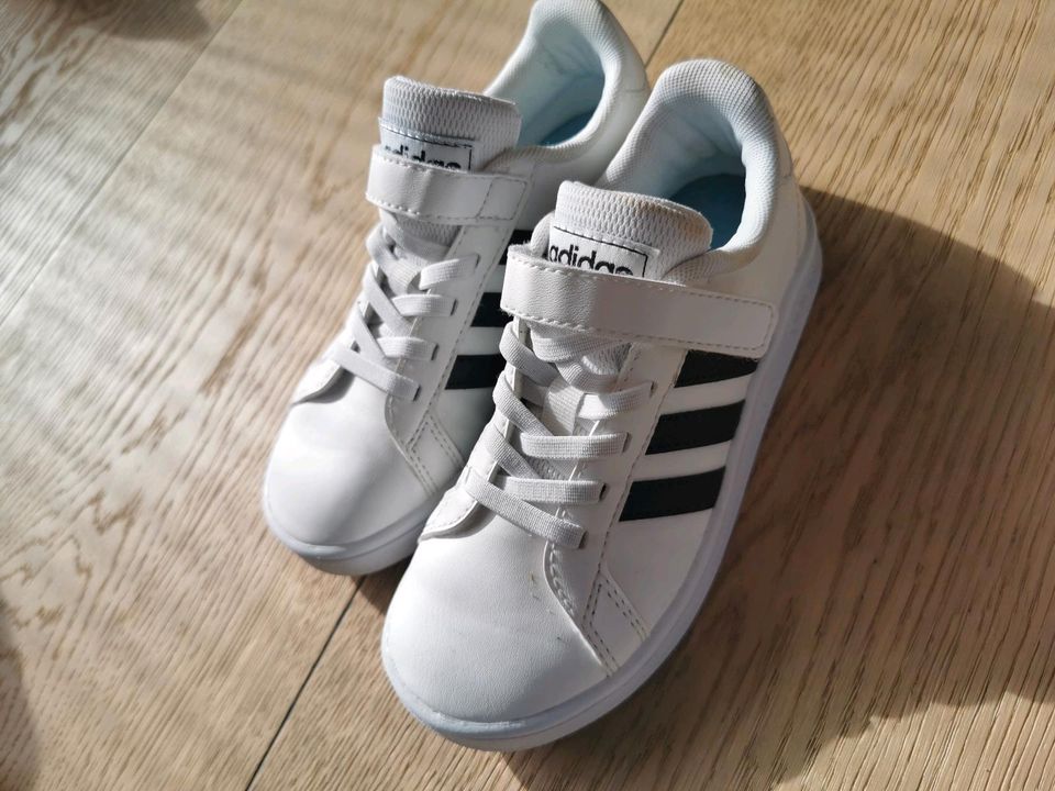 Adidas Gr. 30 weiß in Hamminkeln