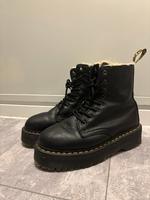 Dr. Martens Doc Martens Jadon III Fur lined schwarz 42 Saarland - St. Wendel Vorschau