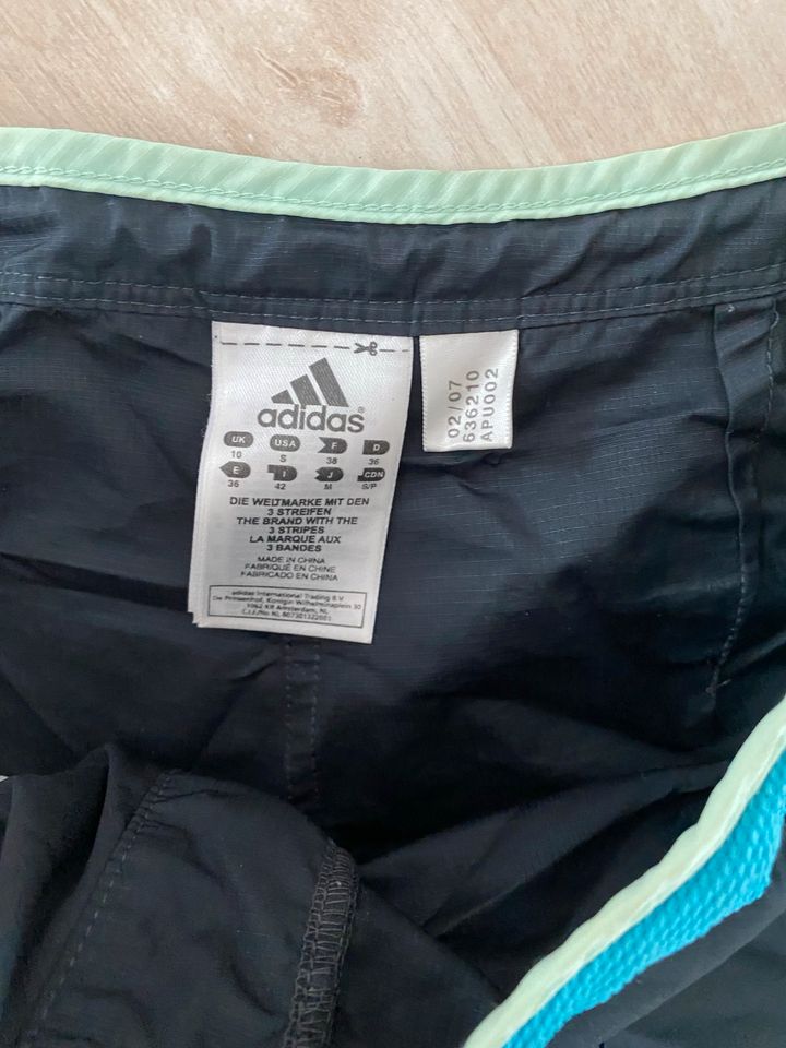 Adidas kurze Badeshort Gr.36 Gr.S Beach Short schwimm Hose in Gudensberg