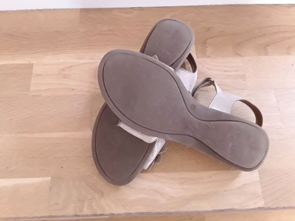 Scböne Mädchensandalen von froddo (Gr. 39) in Düsseldorf