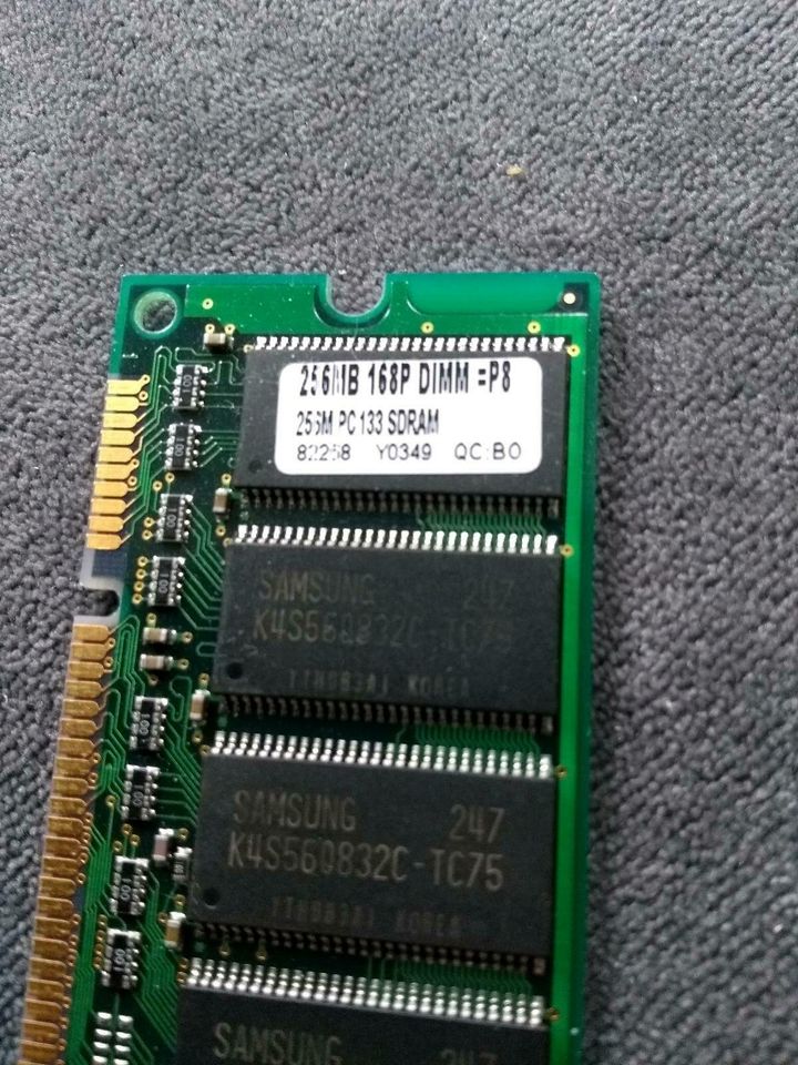 1x Arbeitsspeicher 256MB, PC 133 SDRAM in Berlin