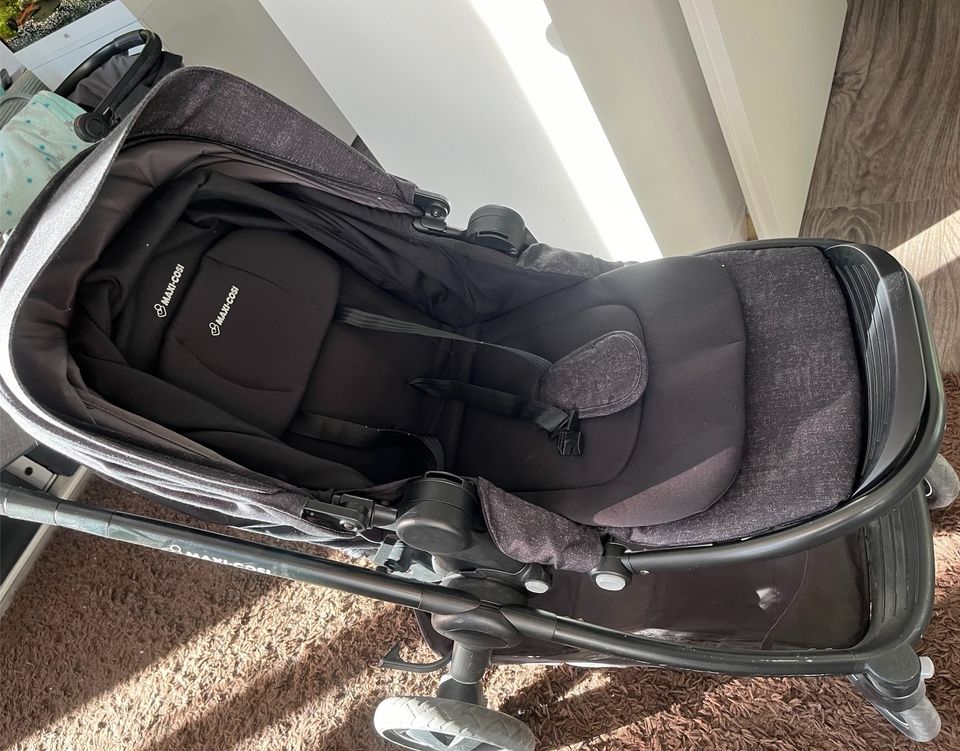 Maxi Cosi Adorra Buggy Kinderwagen Regencover in Rennau