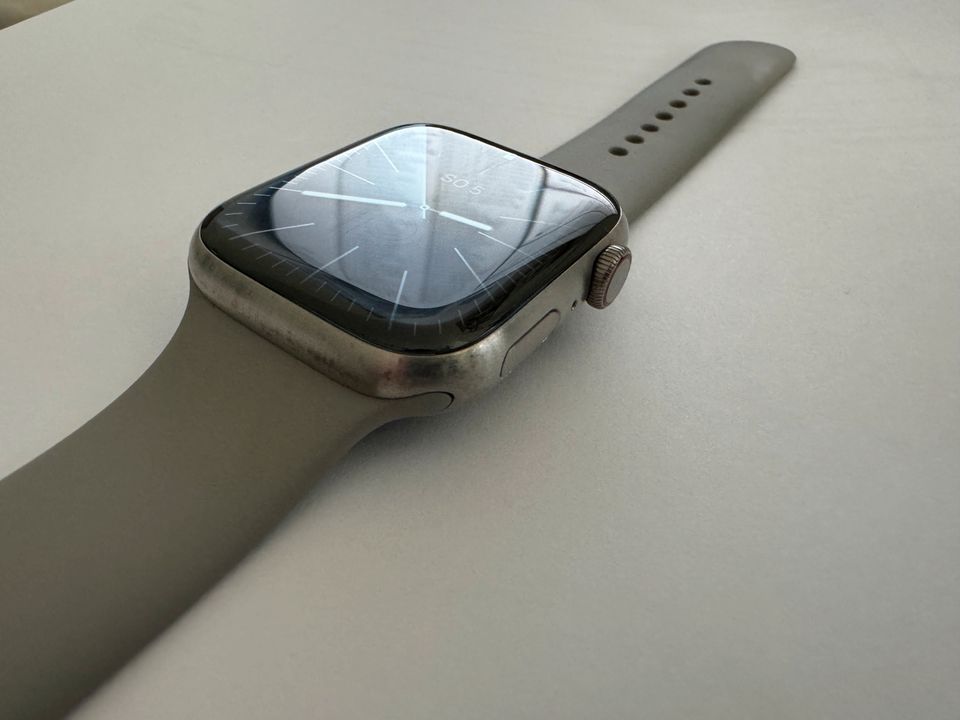 Apple Watch 7, 45mm Titan, CEL und GPS in Hannover