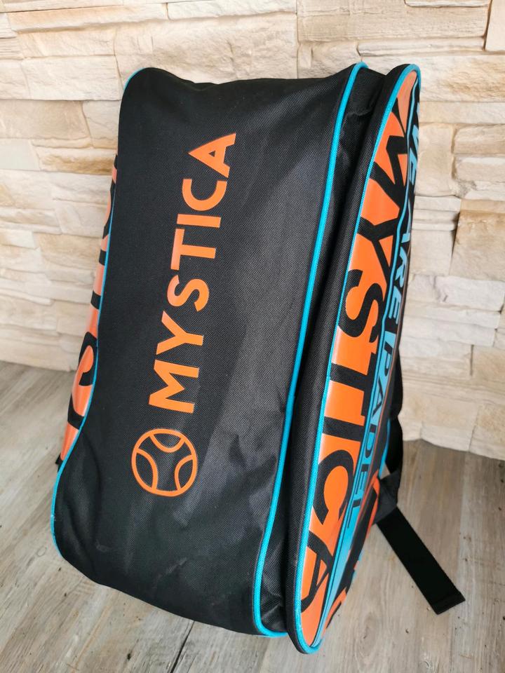 Sportrucksack groß XXL Rucksack Tennistasche Tennisrucksack in Neustrelitz