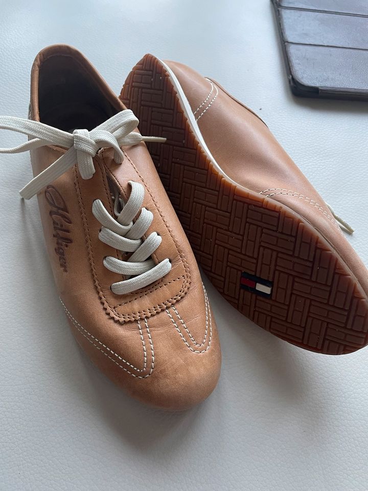 Tommy Hilfiger Sneaker 37 in München