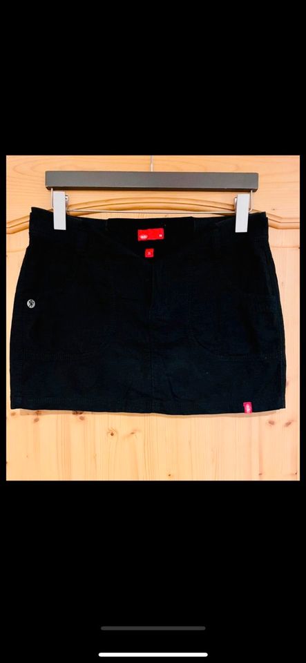 Röcke/Shorts in verschiedenen Design in Pfinztal