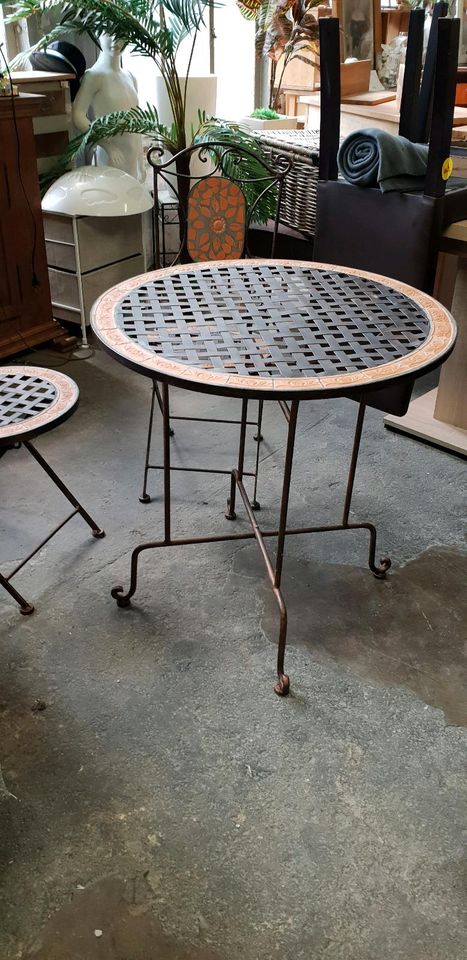 Gartengarnitur Eisen mit Mosaik, Tisch und zwei Stühle in Iserlohn