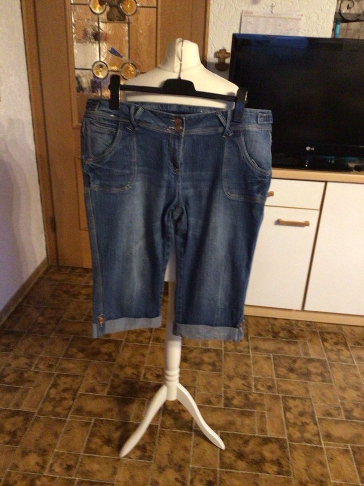 Damen Marken Jeans Hose bis Knie Größe 46 neuwertig in Brennberg