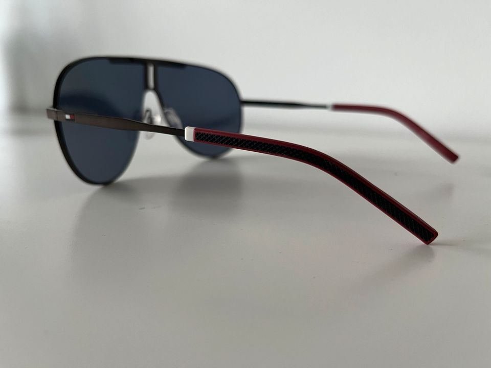 Sonnenbrille Tommy Hilfiger in Sulzbach (Saar)