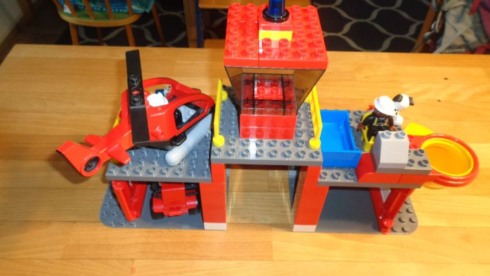 LEGO Duplo Feuerwehr Station Feuerwache mit Hubschrauber in Jena