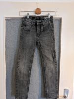 Gebrauchte Garcia Jeans in grau Größe 134 Hessen - Neu-Isenburg Vorschau