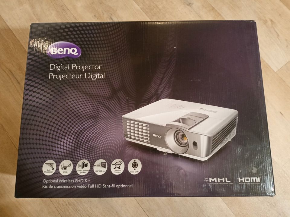 BenQ W1070+ Beamer 3D DLP Full HD nur 25 Stunden in Ahnsen