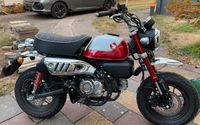 Honda Monkey Z125 2022 in Rot, inkl. SW Motech Zubehör, wie Neu Hessen - Wöllstadt Vorschau