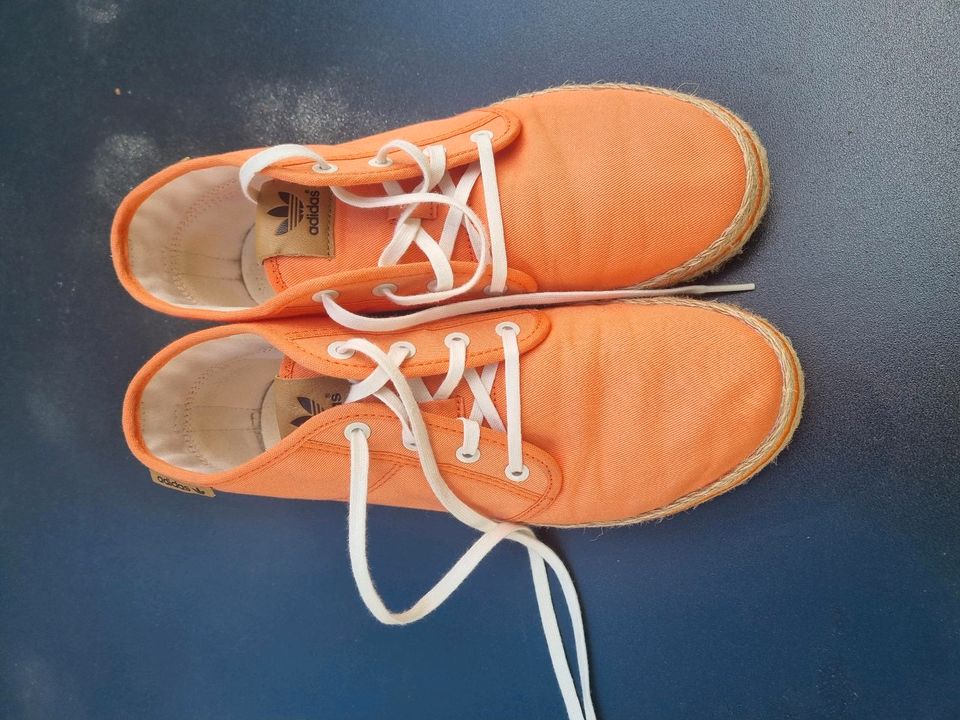 ADIDAS Sneaker 42 Apriko, die besondere Farbe, neu in Schorndorf