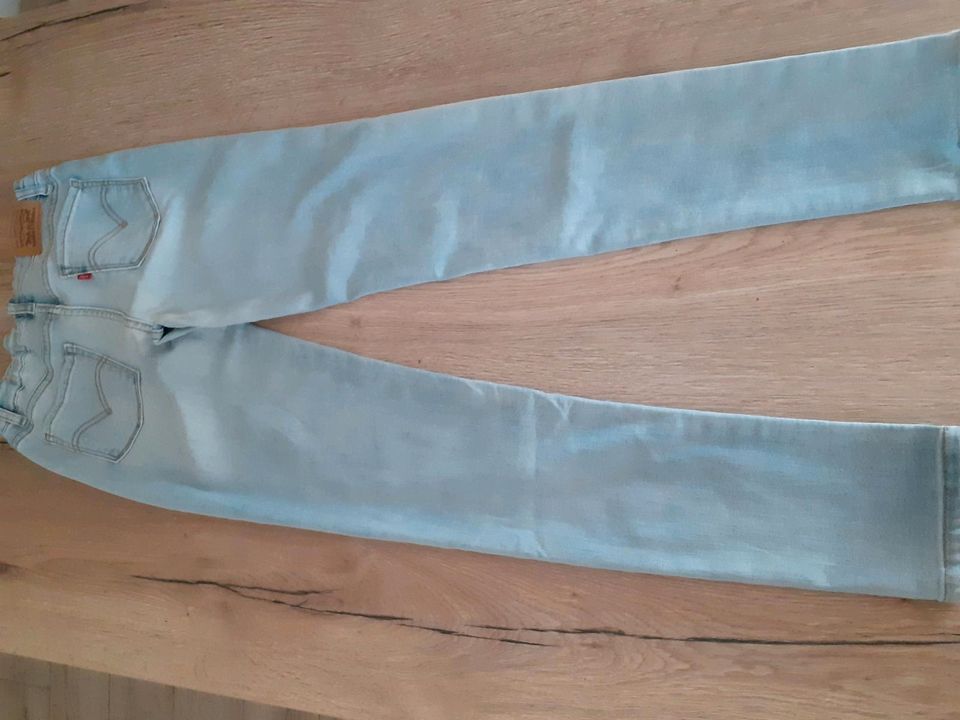 Levis Mädchen Jeans 720 high rise super skinny hellblau 158 in Darme