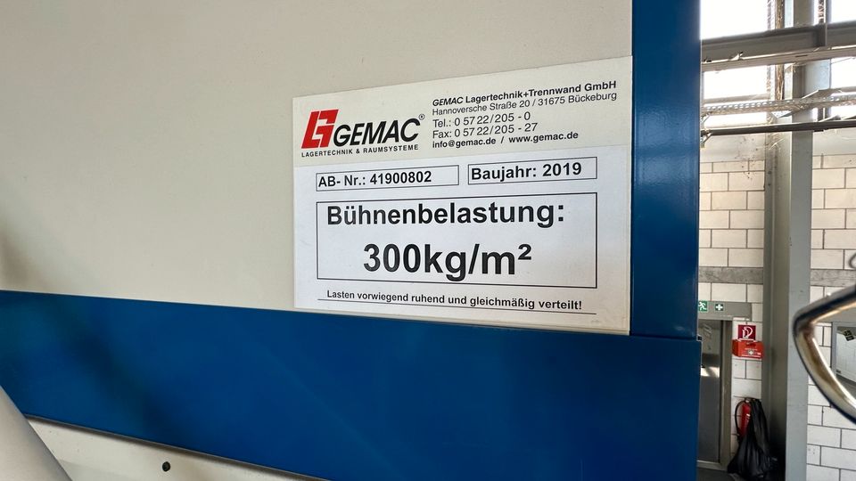 Hallenbüro auf Bühne mit Treppen 12m2. Von GEMAC. in Oftersheim