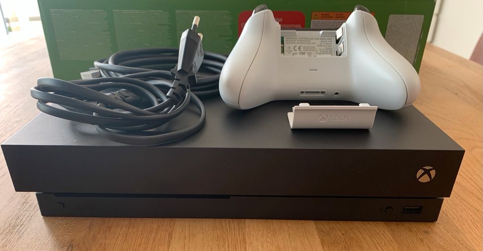 Xbox One X - 1 TB  -Neuwertig- in Dortmund
