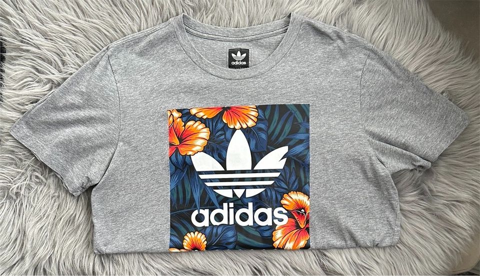 Adidas Shirt Gr. M grau vintage in Bochum